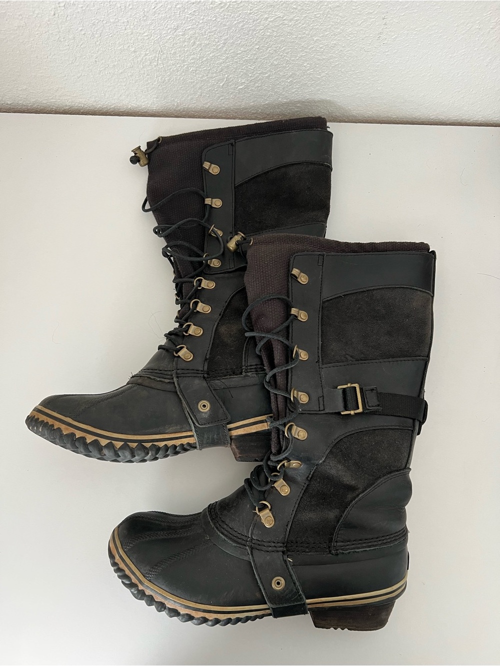 Sorel Women’s Conquest Carly-Black Lace-Up Winter Boots